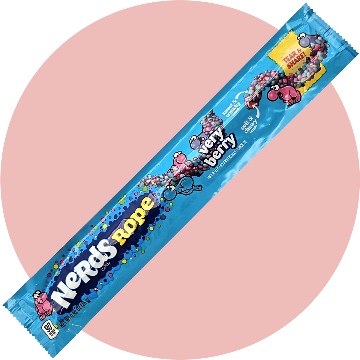 Nerds Rope Very Berry – Kaubonbon-Schnur umhüllt von bunten Nerds in Beerengeschmack in blauer Verpackung